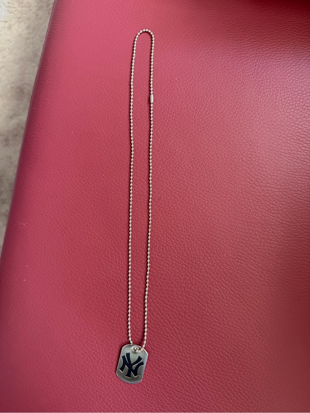 Aminco Silver Dog Tag Necklace with Black Logo Pendant NY Yankees
